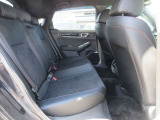 2列目も足元が広々しています。足元が狭い車は乗っていても疲れますよね・・・これだけ広ければ後部座席の方も大満足!皆様で楽しいドライブを!