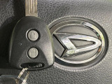 【キーレス】少し離れた場所からでもボタン一つでドアの開錠・施錠ができるのでとっても便利!ドアの鍵穴周りに傷をつけることもありません♪