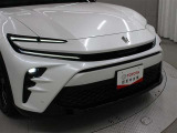プリクラッシュセーフティに交差点右折時の対向直進車、ならびに右左折時の対向方向から横断してきた歩行者も検知可能にした「Toyota Safety Sense」を装備しています。