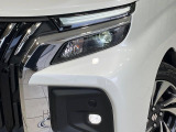 【LEDヘッドライト】悪天候や夜間走行時も良好な視界を確保し安心して運転できる高輝度LEDヘッドライトを装備!点灯速度が早く、消費電力も抑えられています。