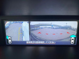 【フロント&サイドカメラ】ドライバーから見にくい死角部分を映像で確認できる前方と左側面にカメラを装着。見通しがきかない場所や住宅密集地などを運転することが多い人におすすめの安心装備です。