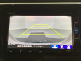 バックでの車庫入れも安心です! リアカメラが付いているバックモニター付のナビを装備しております。操作線もついており距離感も画面から確認できます。