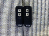 ☆スマートキー☆ドアの開錠・施錠はもちろんですが、エンジンをかけるときも鍵を取り出さなくて大丈夫ですよ♪両手に荷物をお持ちの時でも、大変便利で使い易い装備です☆