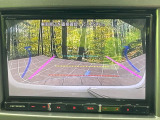 【バックカメラ】駐車時に後方がリアルタイム映像で確認できます。大型商業施設や立体駐車場での駐車時や、夜間のバック時に大活躍!運転スキルに関わらず、今や必須となった装備のひとつです!