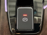 【電動パーキングブレーキ】パーキングブレーキを指先だけで操作可能です!力の弱い人にも安心してブレーキをかけていただけます!