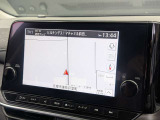 視認性に優れ、直感的な操作が可能な純正ナビゲーションシステム。ルート案内もクリアな画面でスムーズに行えます。
