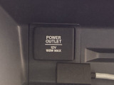 アクセサリーソケットを装備。車内アクセサリーの電源として便利です。