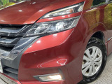 【LEDヘッドライト】悪天候や夜間走行時も良好な視界を確保し安心して運転できる高輝度LEDヘッドライトを装備!点灯速度が早く、消費電力も抑えられています。