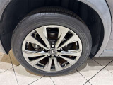 【純正アルミホイール】デザイン性、機能性に優れ、この車のために設計、生産されているのでボディとマッチしております!