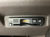 ハンドルの右下にETCがついています。高速道路の料金所の通過も楽々です!。 カードの取り出しもしやすい場所についています。