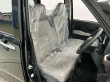 【運転席・助手席】内装ルームクリーニング済みです。しっかり綺麗にしていますので、是非、お確かめください。車に自信があるからこそ、是非一度ご来店頂き内外装も見てもらえると幸いです。