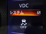 【横滑り防止】ハンドル操作や滑りやすい路面を走行中、横滑りを感知すると自動的に車両の進行を保つよう制御!