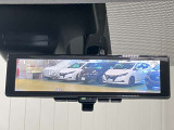 【インテリジェント ルームミラー】車両後方のカメラ映像をミラー面に映し出すので、車内の状況や、天候などに影響されずいつでもクリアな後方視界が得られます!