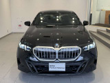 BMW代表的な特徴のキドニーグリル。BMWのすべてのモデルに採用され、BMWらしさを強調しております。