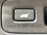 【パワーバックドア】スマートキーや運転席のボタンを押すだけでリアゲートが自動で開閉します!荷物を持っている時や、高い位置にあるバックドアを閉める際に便利な機能です♪