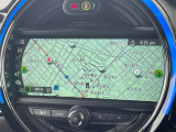 ●純正ナビ:一体感のあるナビは、高級感ある車内を演出してくれます。Bluetooth再生などオーディオ機能も充実しておりますので、運転もより楽しめます♪