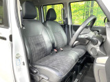 運転席シート廻りは使用感も少なく、良好な状態となっています。前オーナー様が丁寧に使っていたことがよくわかりますね。