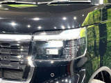 【LEDヘッドライト】悪天候や夜間走行時も良好な視界を確保し安心して運転できる高輝度LEDヘッドライトを装備!点灯速度が早く、消費電力も抑えられています。