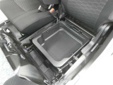 取り出しやすく、しまいやすい収納スペースが満載です。ティッシュやペットボトル等、用途に合わせた収納が可能ですので、使い方はあなた次第!