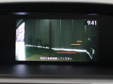 【サイドカメラ】ドライバーに車両の側方の死角をはっきりと見えるようにします。