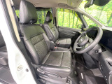 運転席シート廻りは使用感も少なく、良好な状態となっています。丁寧に使われていたことがよくわかりますね。