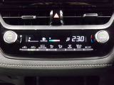 オートエアコン♪オートスイッチONで温度調節はクルマにおまかせ♪設定温度をキープし、常に快適な室温で過ごせます♪