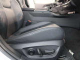 パワーシート搭載。微妙な調整が手軽にでき、ピッタリなポジションで運転することが可能です。