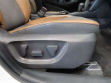 パワーシート搭載。微妙な調整が手軽にでき、ピッタリの最適なポジションで運転することが可能です。