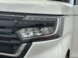 LEDヘッドライトは、点灯の瞬間から最大光量を発揮し、突然暗くなるトンネルなどでの安定感を高めます。
