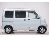 県内13店舗にて常時500台以上ダイハツ車を展示中です。見て、触って、納得のいく一台をぜひ見つけてください。