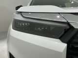 LEDヘッドライトは、点灯の瞬間から最大光量を発揮し、突然暗くなるトンネルなどでの安定感を高めます。