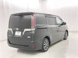 広々とした車内空間に優れた燃費性能。更にデザインも上質で人気のお車です!