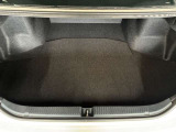 トランク収納スペースをご確認ください。荷物の積み下ろしがしやすい広さを確保しており、日常使いからレジャーまで幅広く活用できます。