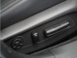 ◆運転席8ウェイパワーシート+運転席4ウェイ電動ランバーサポート◆シートポジションの調節が電動でできます。腰部をしっかりと受け止めるランバーサポートも装備!長時間のドライブでも疲れにくい姿勢をキープ。