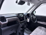 ダイハツのお店では、ダイハツ車を知り尽くしたプロフェッショナルが、専用の診断機器を使って各システムを点検しております。