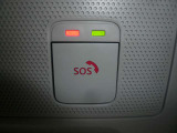 SOSコールは急病時やあおり運転被害などの危険を感じた時スイッチを押すと専門のオペレータに繋がって警察や消防への連携をサポートしてくれます。万が一の事故発生時にはエアバッグ展開と連動して自動通報します。