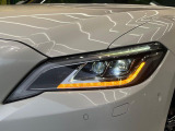 【LEDヘッドライト】悪天候や夜間走行時も良好な視界を確保し安心して運転できる高輝度LEDヘッドライトを装備!点灯速度が早く、消費電力も抑えられています。