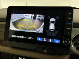 リバースギアに入れるだけで後方の表示へ切り替わります。夜間や雨の日の駐車も楽になりますよ。
