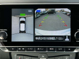 アラウンドビューモニターです。上空からお車の周りを見る感覚で表示されますので、車庫入れも安心です。