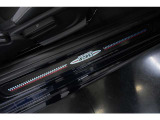 ドアを開けた際に目を引くJohn Cooper Works専用ドアシルプレートを装備。乗り降りのたびにJCWならではの特別感を感じられる、細部までこだわった専用アイテムです。