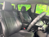 運転席まわりには十分なスペースがあり、大柄な方でもゆったり運転していただける環境です。
