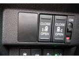 パワースライドドア付で開閉操作は運転席からもできます。