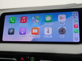 【アップルカープレイ】iPhoneがBMW車両とワイヤレスで接続されます。Apple CarPlayでは、オーディオストリーミングやメッセージングアプリがディスプレイに表示されます。