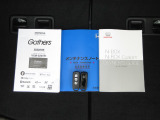 カギをバッグやポケットに入れたままでもドアロックの開閉やエンジン始動ができる『スマートキー』付き!暗くなってもキー穴を捜す必要が無くとっても便利ですから人気の装備です!