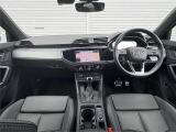 スタイリッシュな運転席で乗るたびに所有する喜びを感じることができます。