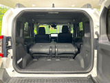普段のお買い物や通勤、送迎等に十分な荷室スペースを確保しております。セカンドシートを倒すと、大きな荷物の積載も可能です♪