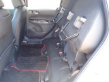◆チップアップ&ダイブダウン機構付【ULTR SEAT】は後席座面を左右分割で跳ね上げることができます。トランクで積載できない背の高い荷物をラクラク収納できます。ホンダ車ならではの人気装備です。
