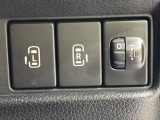 【両側パワースライドドア】スマートキーや運転席のスイッチで後席両側スライドドアの開閉が可能♪電動だから力を入れてドアを開ける必要が無く、小さなお子様でも簡単に開け閉めでき快適です♪