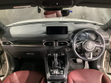 安全運転と情報操作を両立する運転席まわり。さまざまな情報を扱いながら正しい姿勢で安全に運転できることを追求したコックピット!