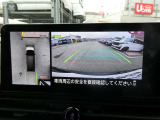 これが【アラウンドビューモニター】上空から見下ろしているかのような映像を映し出して、スムーズな駐車をアシスト
